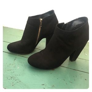 the black booties // size 9